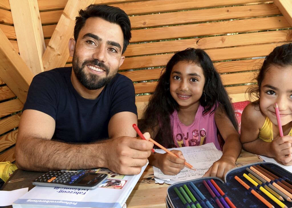 Familienvater Hamed Abasi aus Afghanistan hat vor Kurzem seine Ausbildung zum Fahrzeuglackierer abgeschlossen.