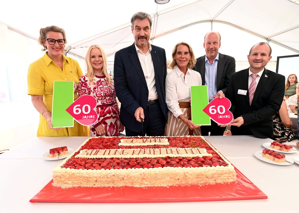 Gruppenfoto 60 Jahre Kartei der Not