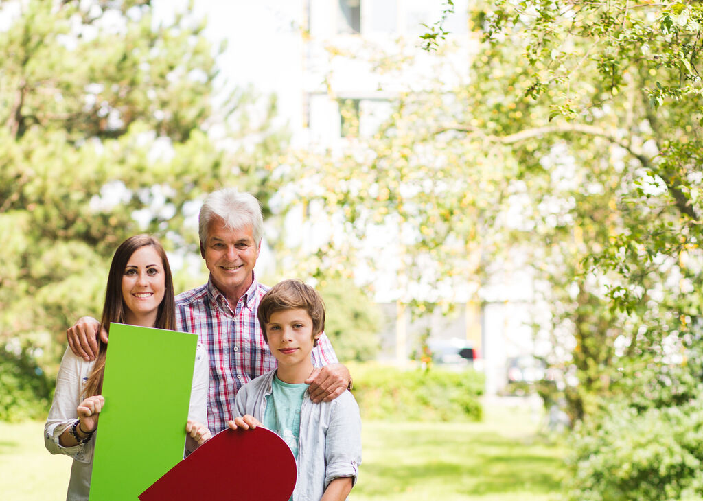 Familie mit Logo